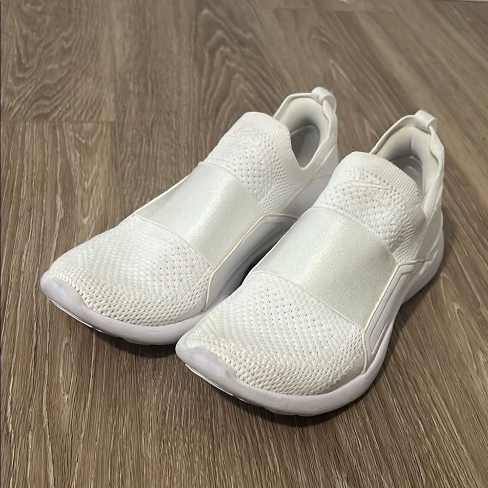 APL TechLoom Bliss White Slip-On Sneakers women’s sz 6.5